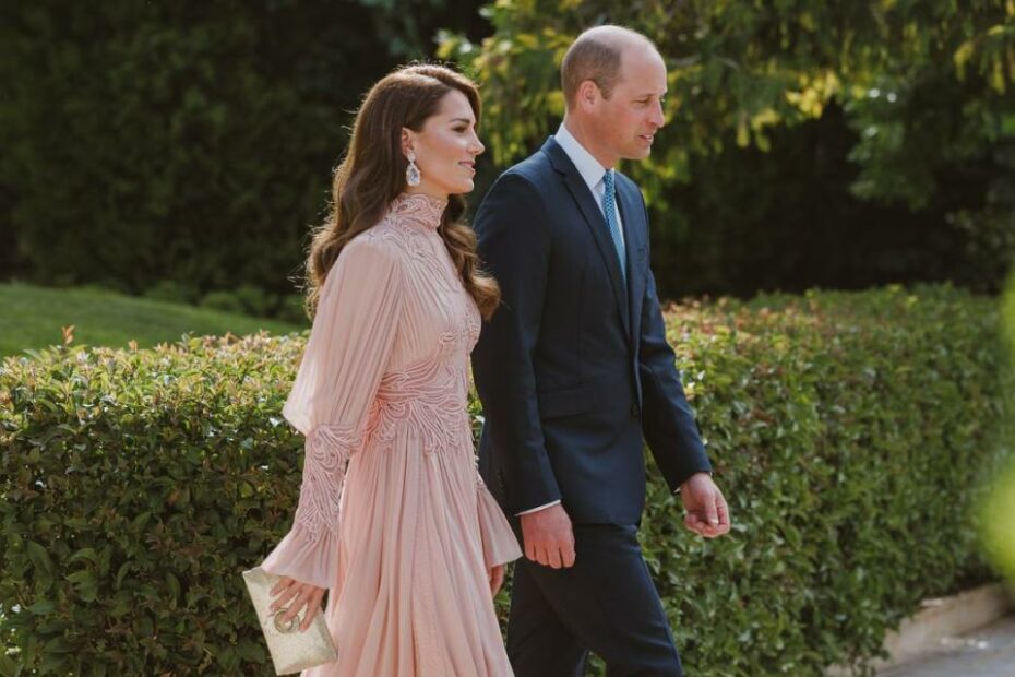 Elie Saab Pink Dress: Sắc Hồng Tinh Khiết Từ Thương Hiệu Thời Trang Nổi Tiếng