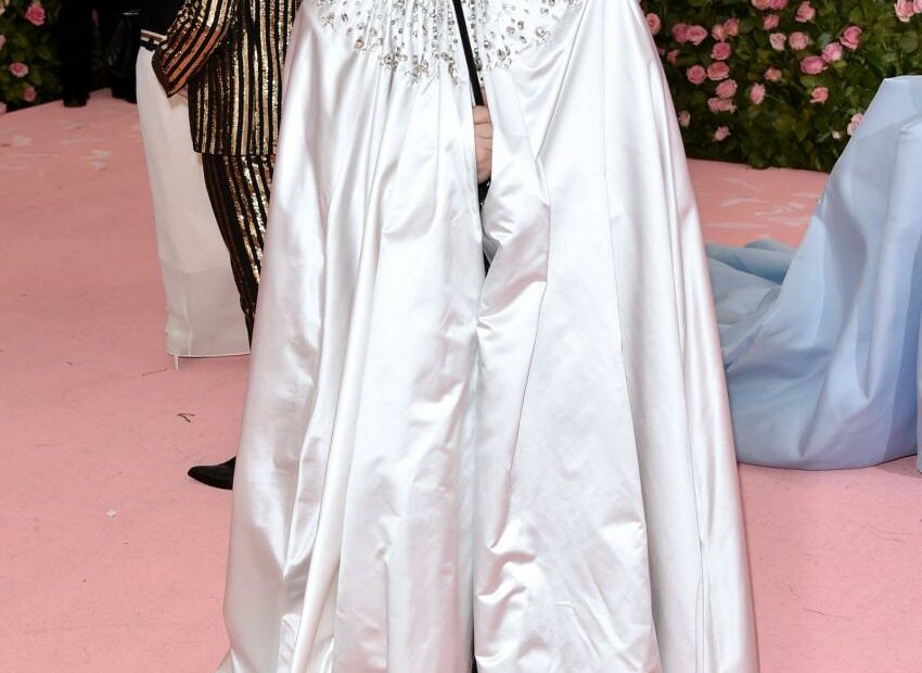 Ezra Miller Và Bữa Tiệc Met Gala: Sự Kết Hợp Đầy Ấn Tượng