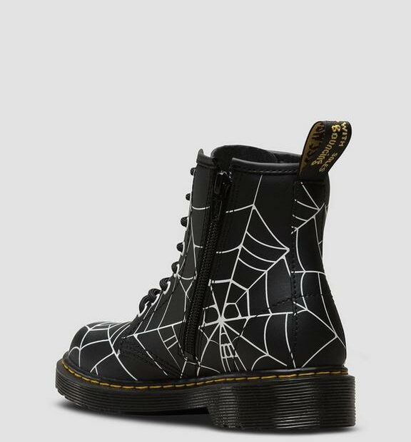 Dr. Martens Skull Web: Kết Hợp Độc Đáo Cho Phong Cách Cá Tính