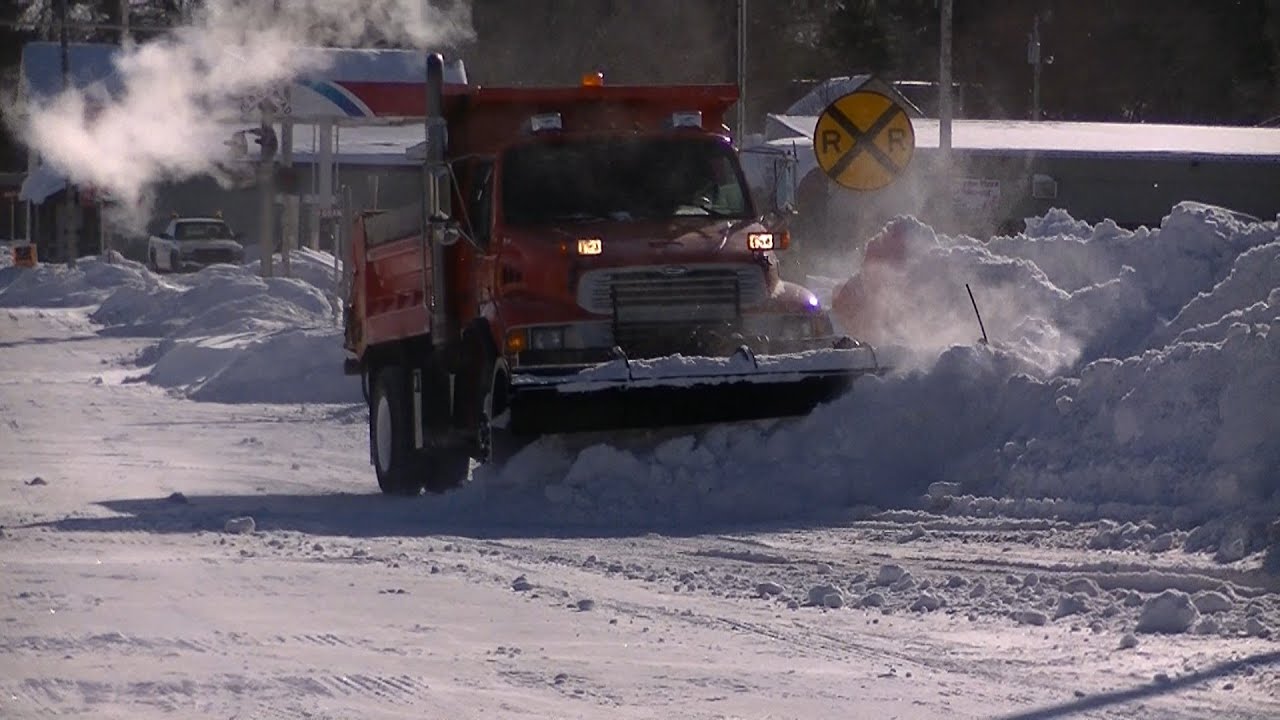 Snow Plowing Sterling Dump Truck Pushing Back Drifts - Youtube