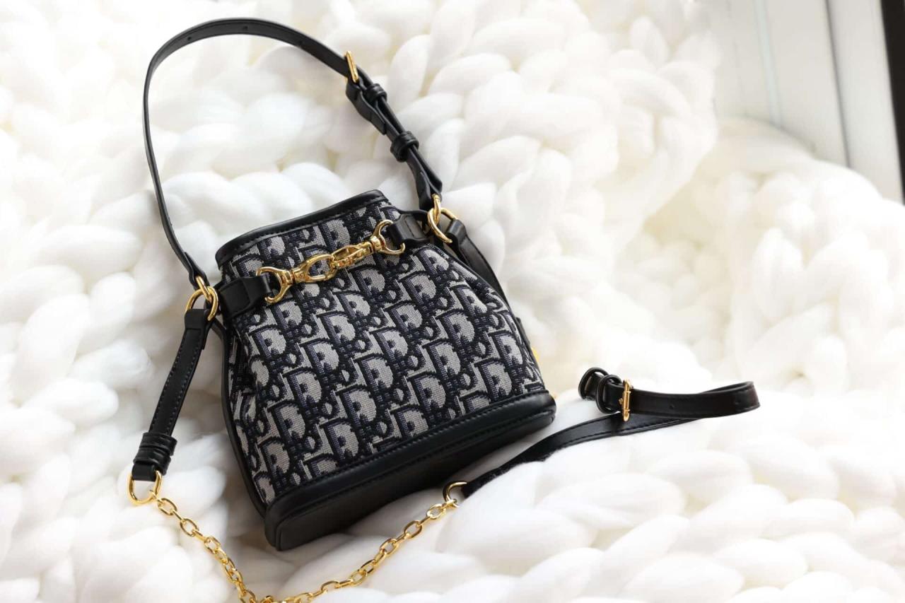 Túi Xách Small C'Est Dior Bag 2023 Super